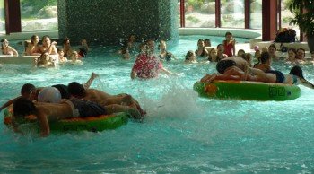 In der Rupertus Therme finden regelmäßig Poolpartys mit lustigen Spielen statt.