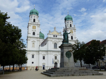 Im Passauer Dom steht eine der größten Orgeln der Welt.