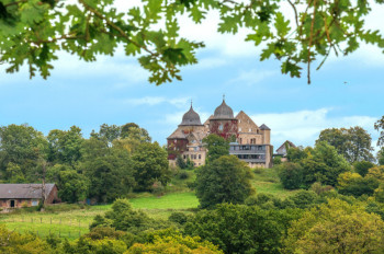 During the rose blooming in spring, the Sleeping Beauty Castle Sababurg is particularly magical.