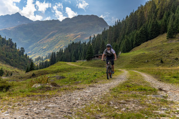 Mit dem Rad zur Jagdhütte Maroi