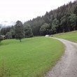 Meist befindet man sich bei dieser Wanderung auf relativ breiten Feldwegen