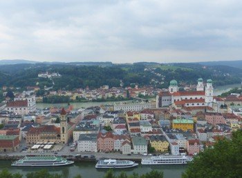 Blick auf die Altstadt von Passau zwischen Donau und Inn