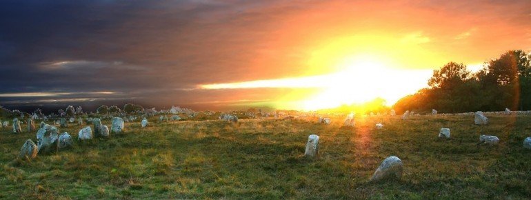 Die Megalith-Felder verbreiten eine mystische Stimmung.