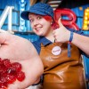 In den Manufakturen bekommst du Einblicke in die Herstellung von Bonbons, Brot, Marmeladen usw.