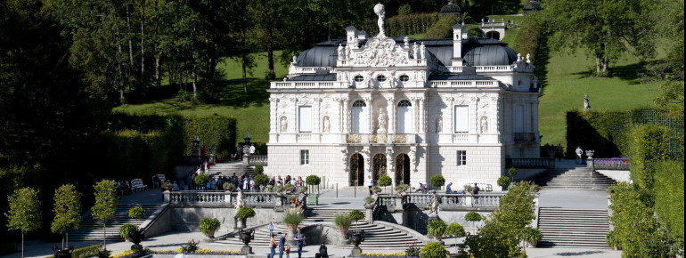 Die Außenansicht des Schloss Linderhof