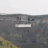Mitten auf der neuen Brücke können Wagemutige in einem abgetrennten Bereich zu einem Pendelsprung abheben.