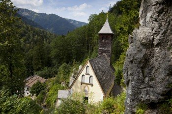 Die Wallfahrtskirche Maria Klobenstein befindet sich unterhalb der Straße nach Bayern