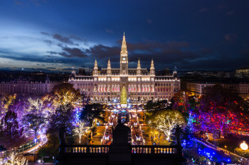 Der Christkindlmarkt in Wien ist von Mitte November bis 26. Dezember geöffnet.