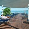 Am Panoramadeck lässt es sich bei herrlicher Kulisse direkt über dem Wasser des Bodensees entspannen.