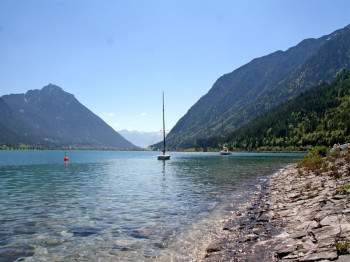 Der klare Achensee hat Trinkwasserqualität.